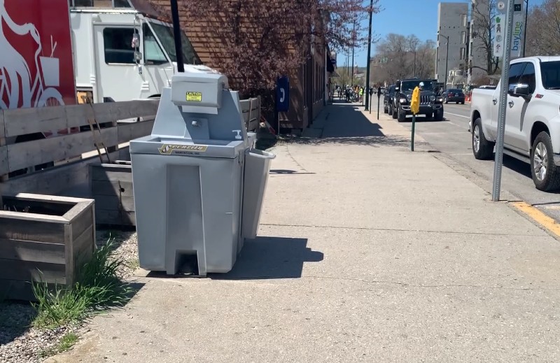 sanstat 800 in public on a sidewalk